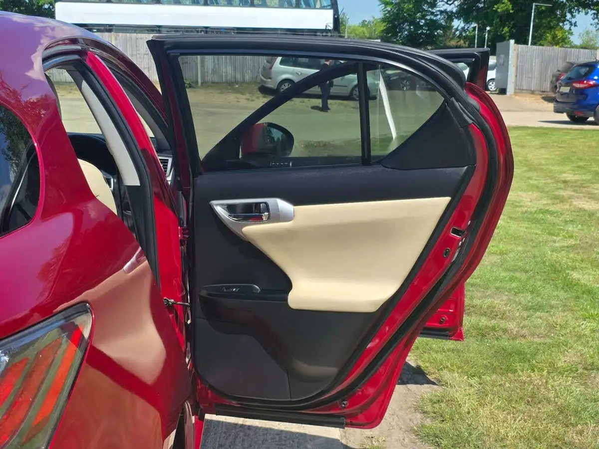 2011-lexus-ct-200h-18-se-l-premier-big-60
