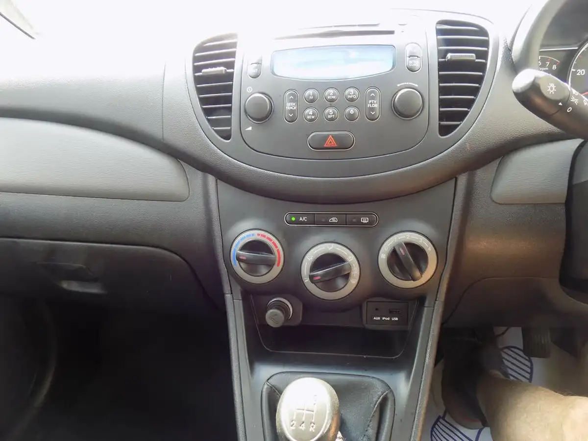 2011-hyundai-i10-12-active-big-32