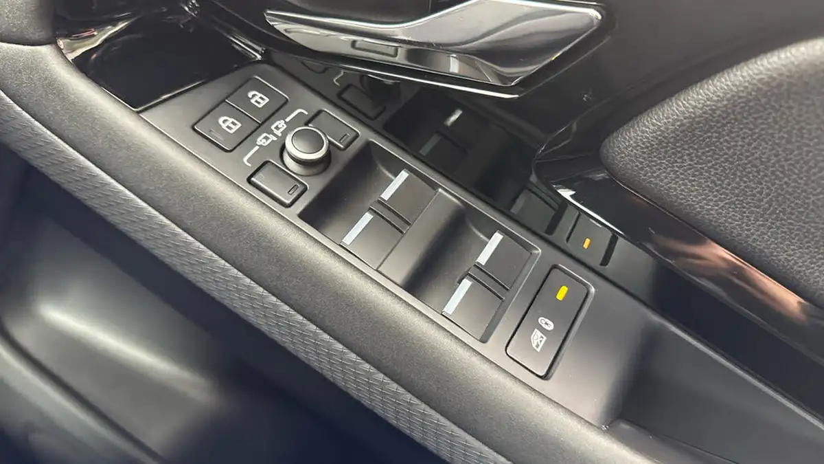 2021-land-rover-range-rover-evoque-15-p300e-s-big-21