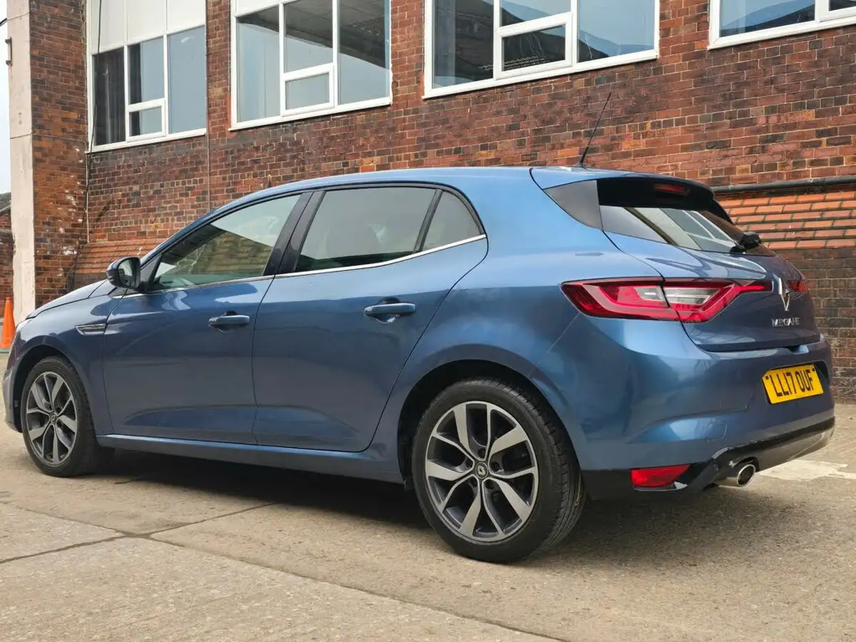 2017-renault-megane-15dci-dynamique-s-nav-hatchback-big-2