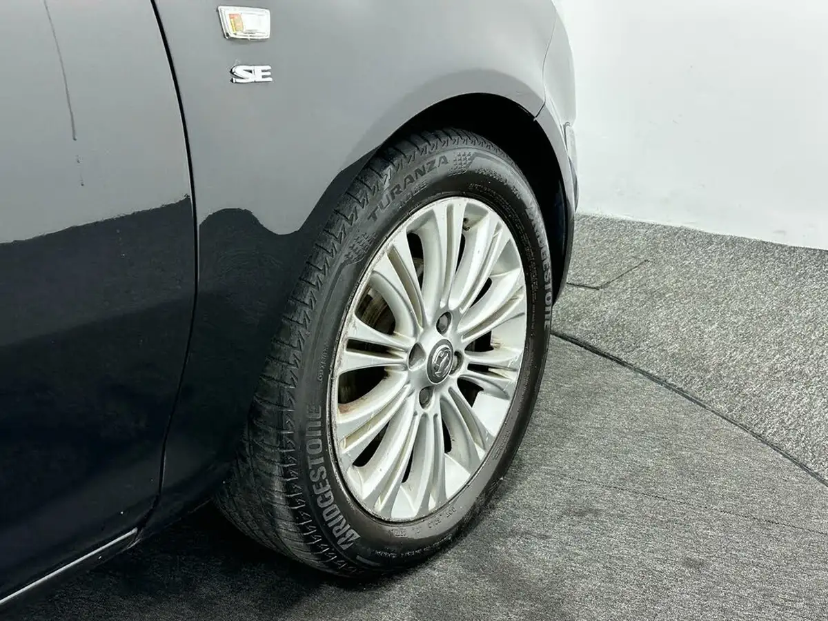 2012-vauxhall-corsa-14-se-5d-big-43