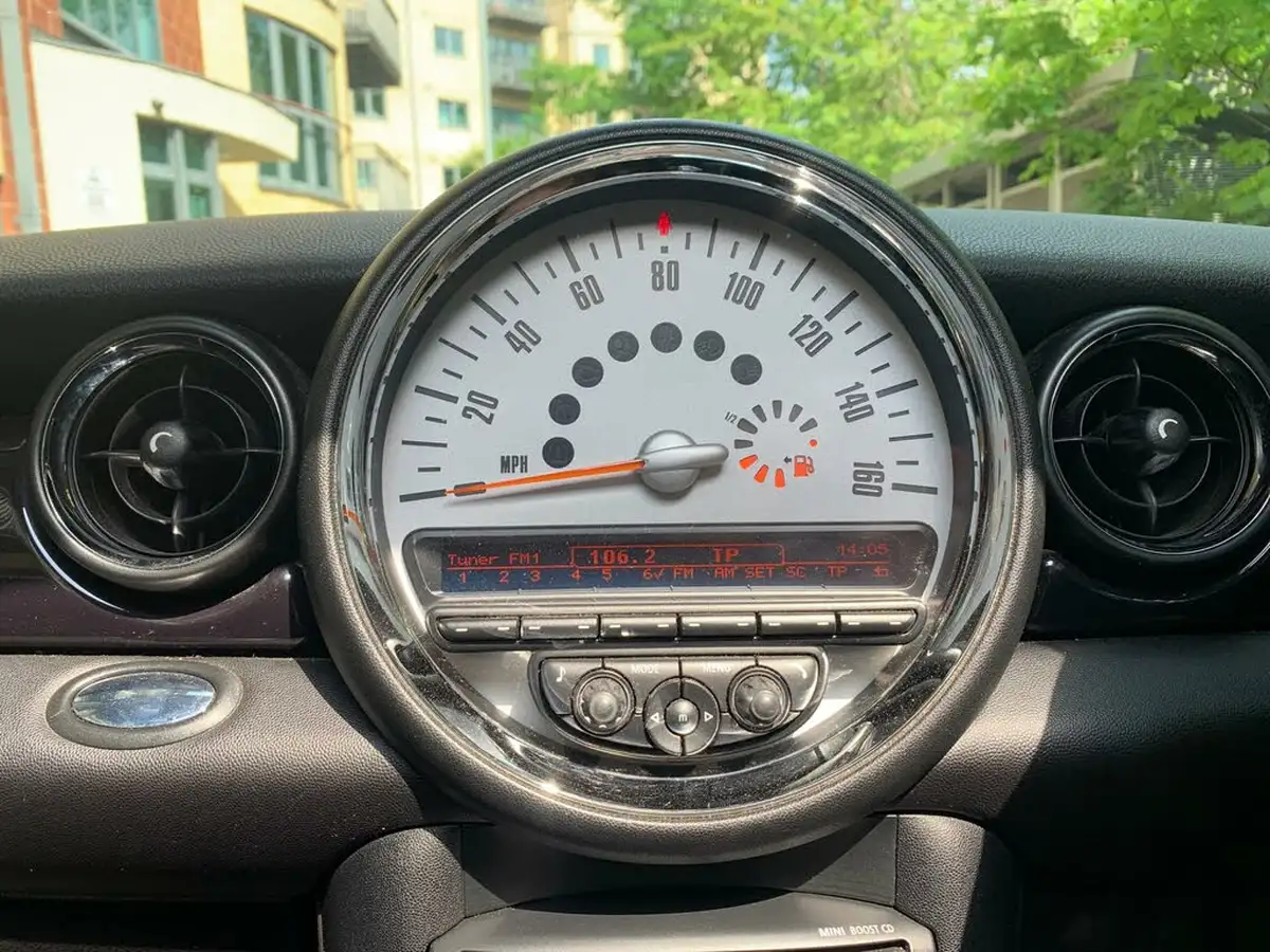 2011-mini-cooper-16-cooper-122bhp-hatchback-3d-big-16