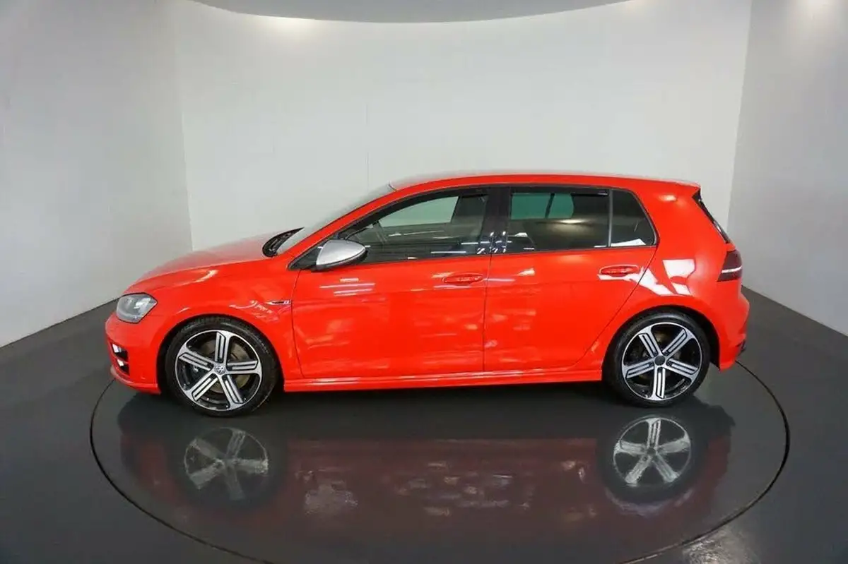 2014-volkswagen-golf-20-tsi-r-5d-big-3