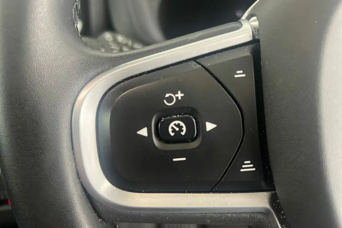 2021-volvo-xc60-20td-b4-momentum-awd-big-10