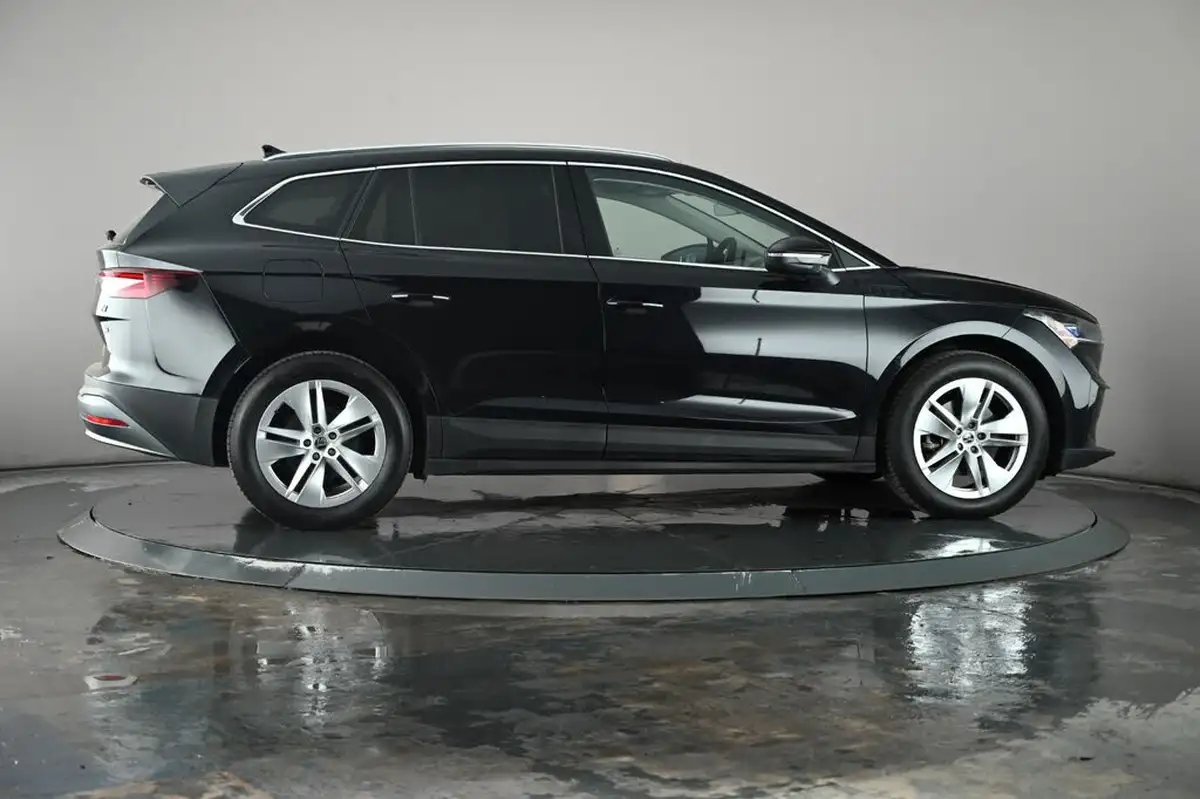 2023-skoda-enyaq-e-80-82-kwh-station-wagon-big-28