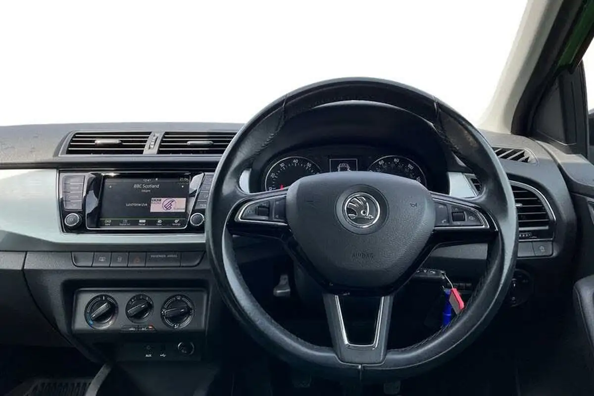 2016-skoda-fabia-12-tsi-colour-edition-big-10