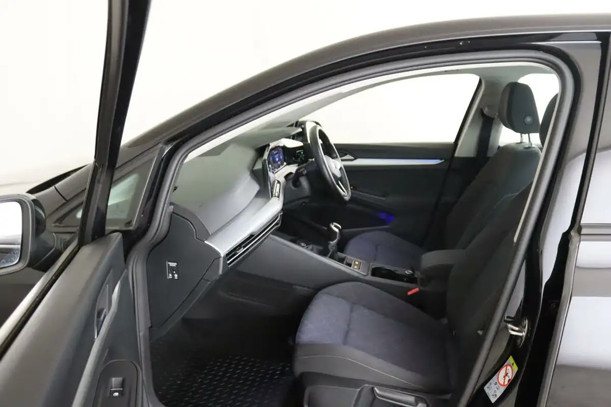 2021-volkswagen-golf-20tdi-life-hatchback-big-11