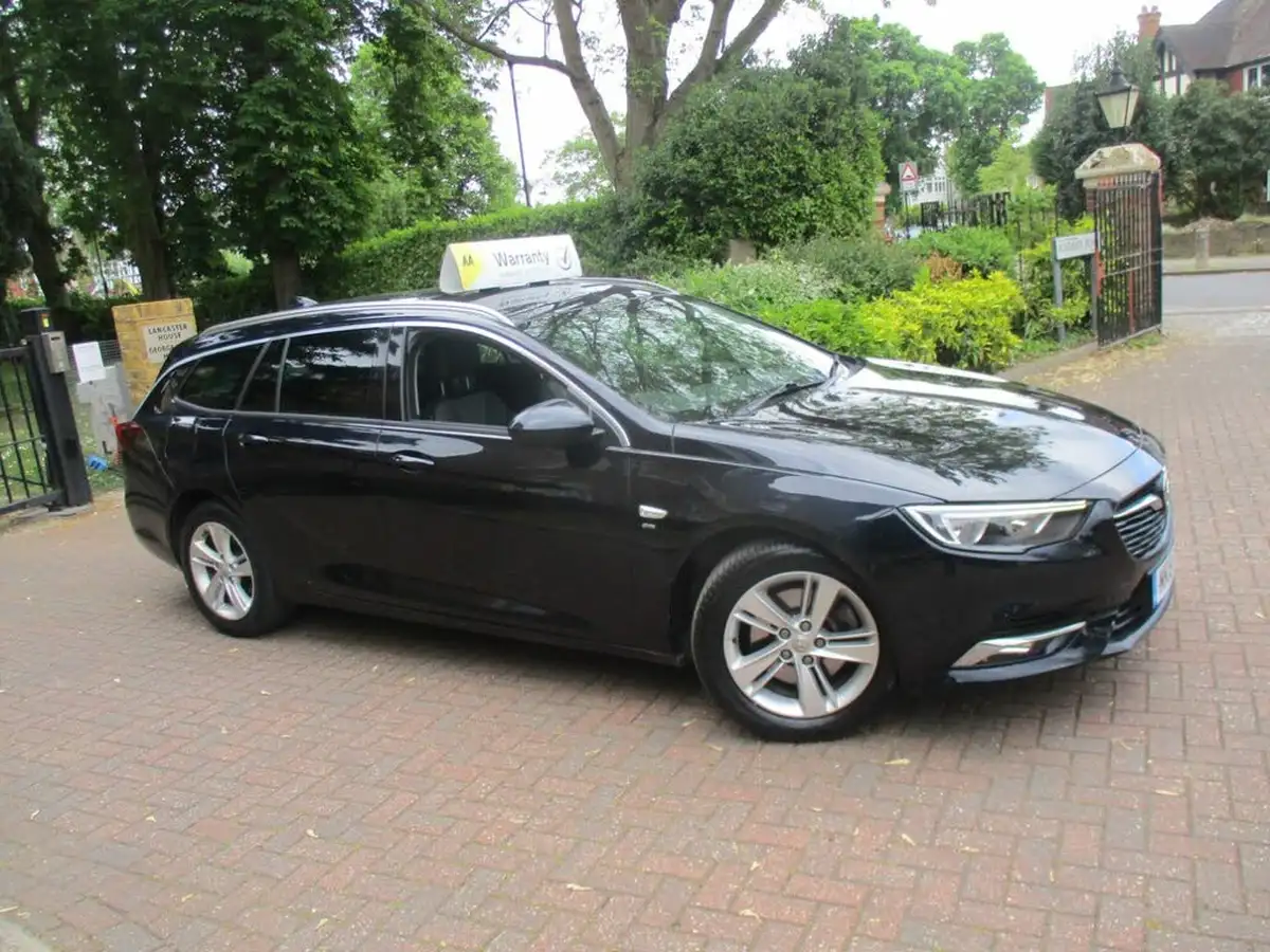 2018-vauxhall-insignia-sports-tourer-15-turbo-sri-big-3