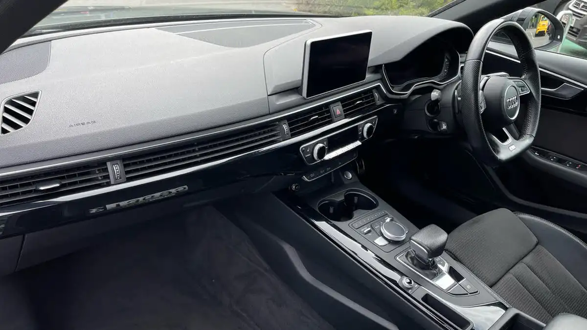 2018-audi-a4-avant-20-tfsi-black-edition-big-9