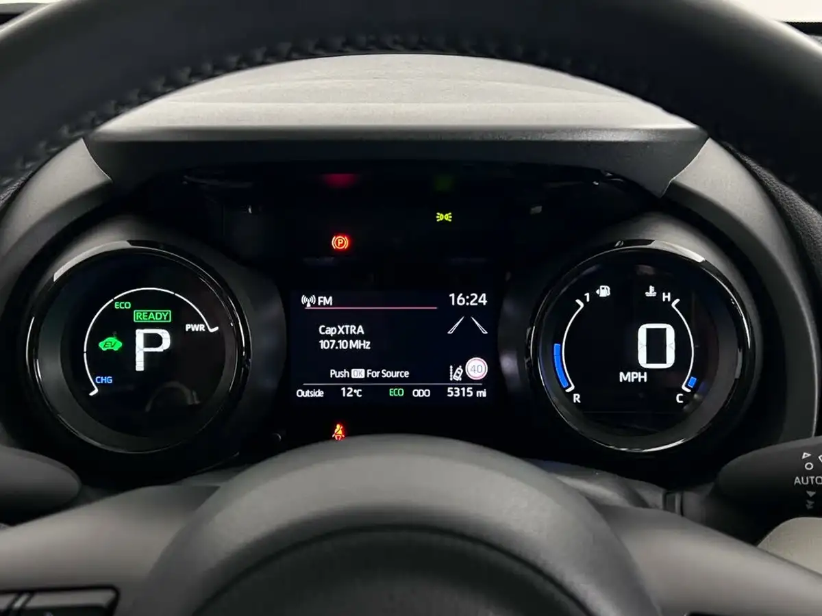 2022-toyota-yaris-cross-15-vvt-i-excel-city-packpan-roof-big-18