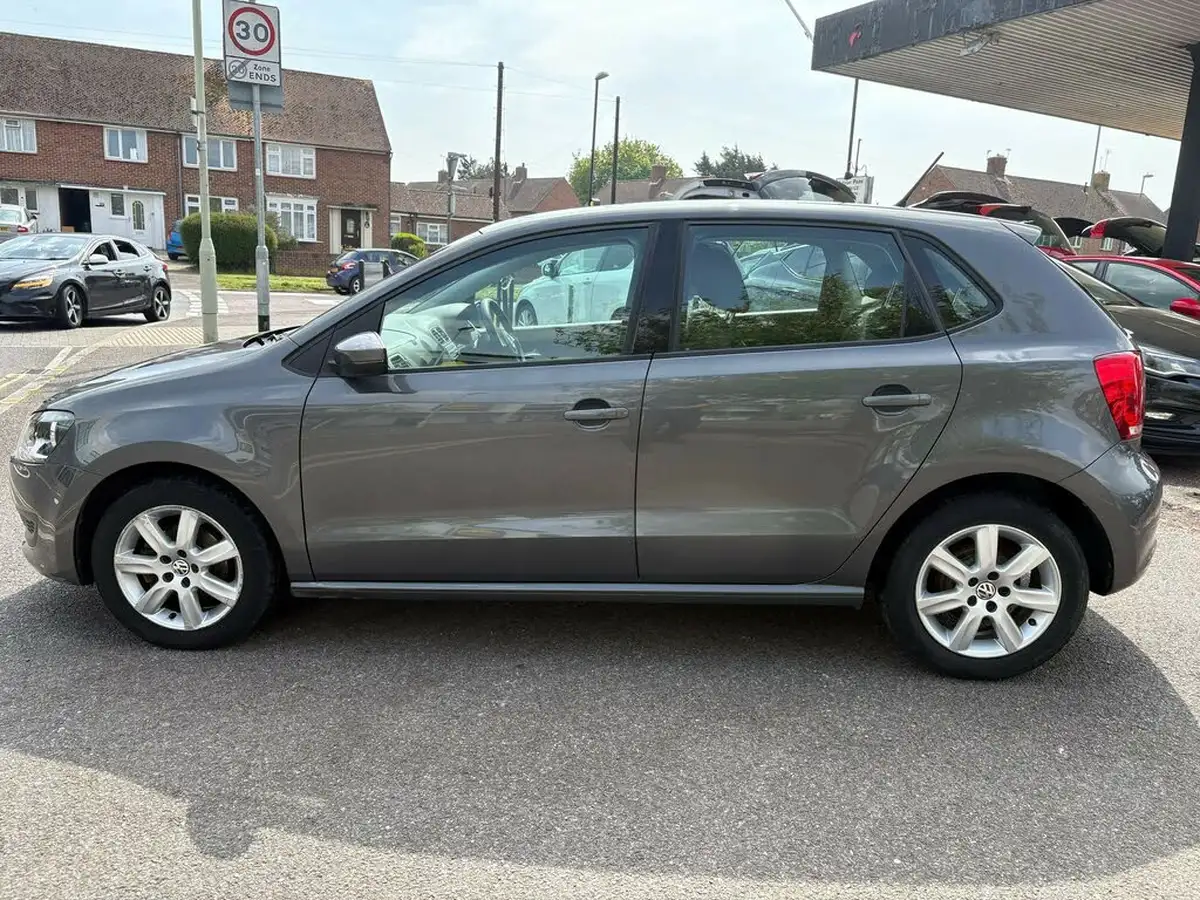 2010-volkswagen-polo-14-se-86ps-5d-dsg-big-3