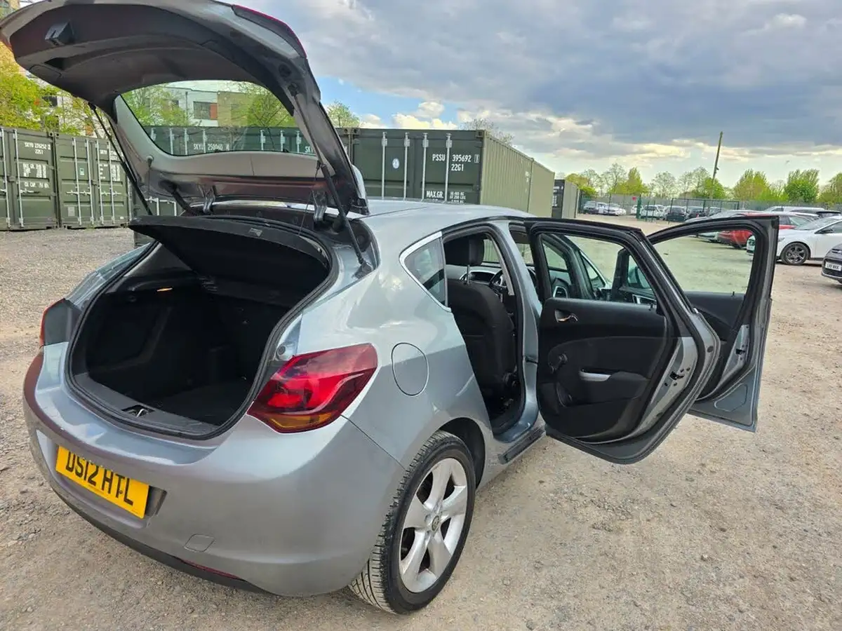 2012-vauxhall-astra-16-sri-vvt-16v-115ps-hatchback-5d-big-18