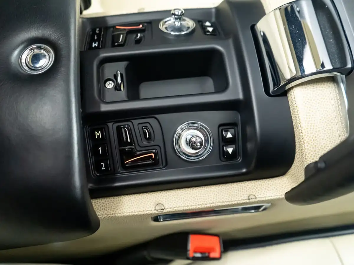 2015-rolls-royce-wraith-66-big-27