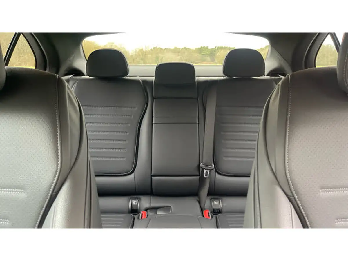 2024-mercedes-benz-c-class-20-c300e-amg-line-big-14