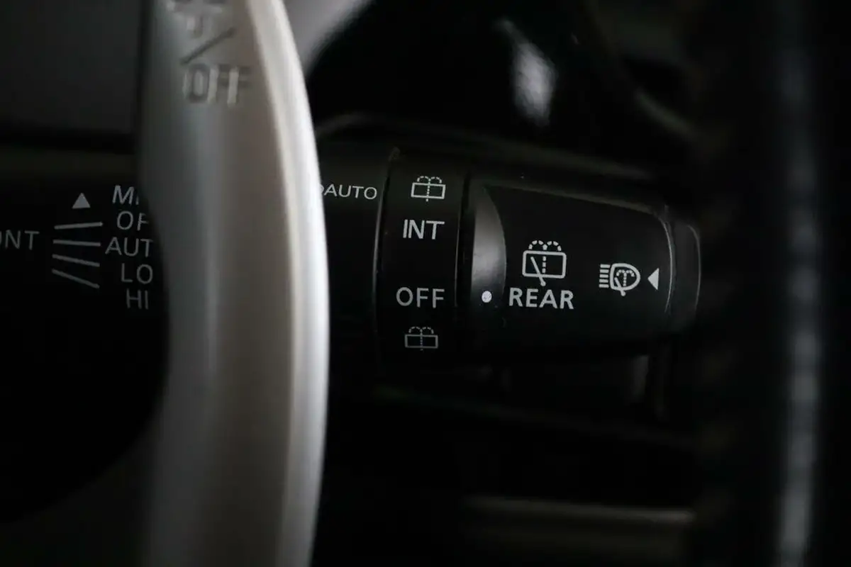 2020-mitsubishi-outlander-24-design-phev-big-16