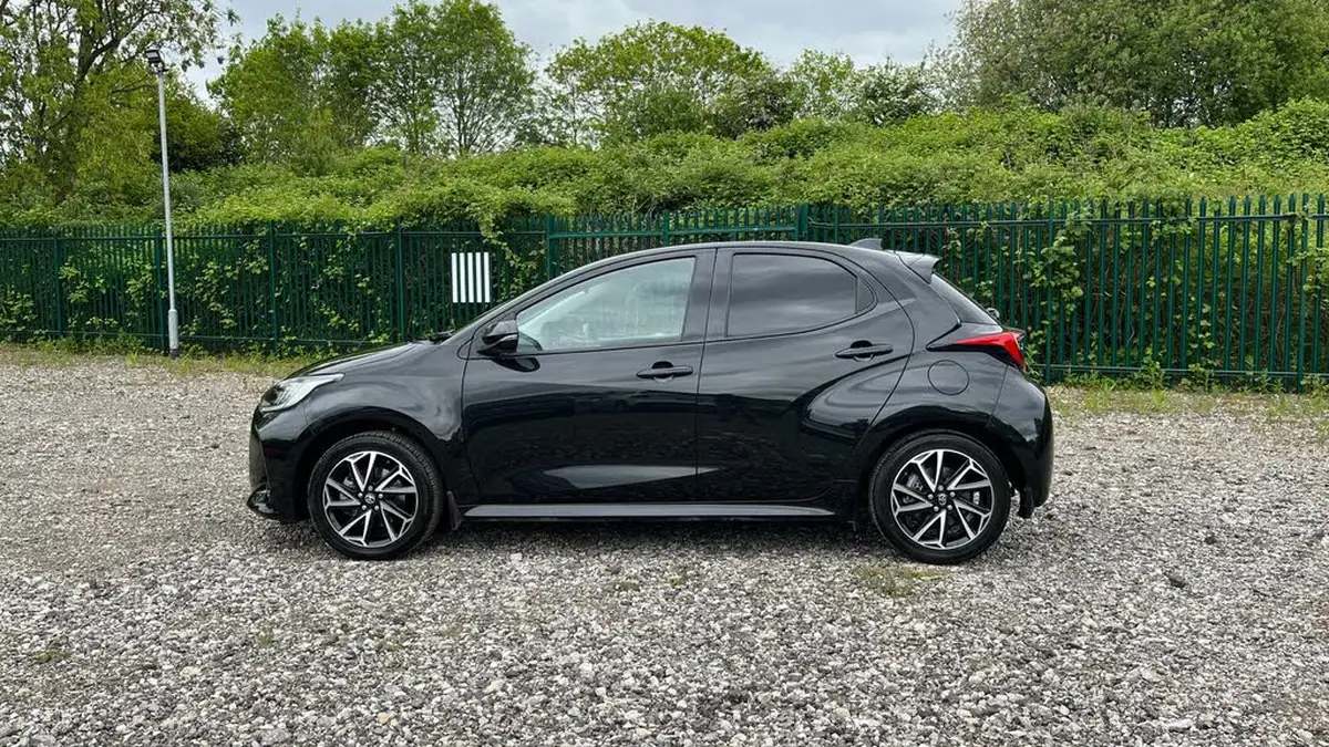2021-toyota-yaris-15-vvt-i-design-big-16
