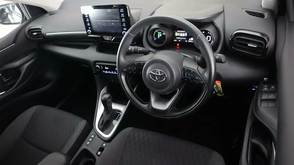 2023-toyota-yaris-15-vvt-i-design-big-8