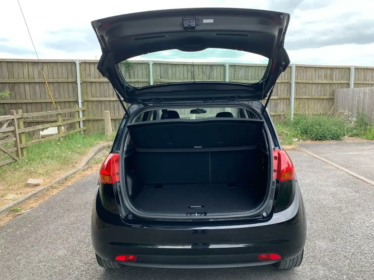 2016-kia-venga-14-2-big-35