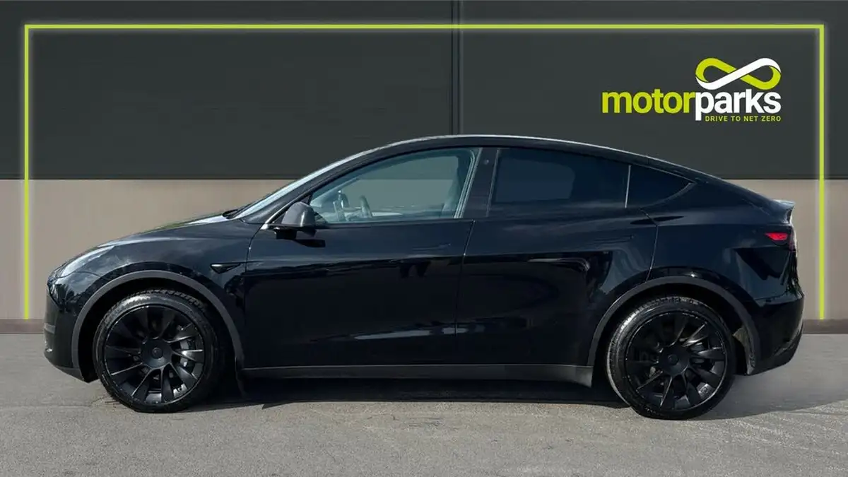 2022-tesla-model-y-e-long-range-big-5