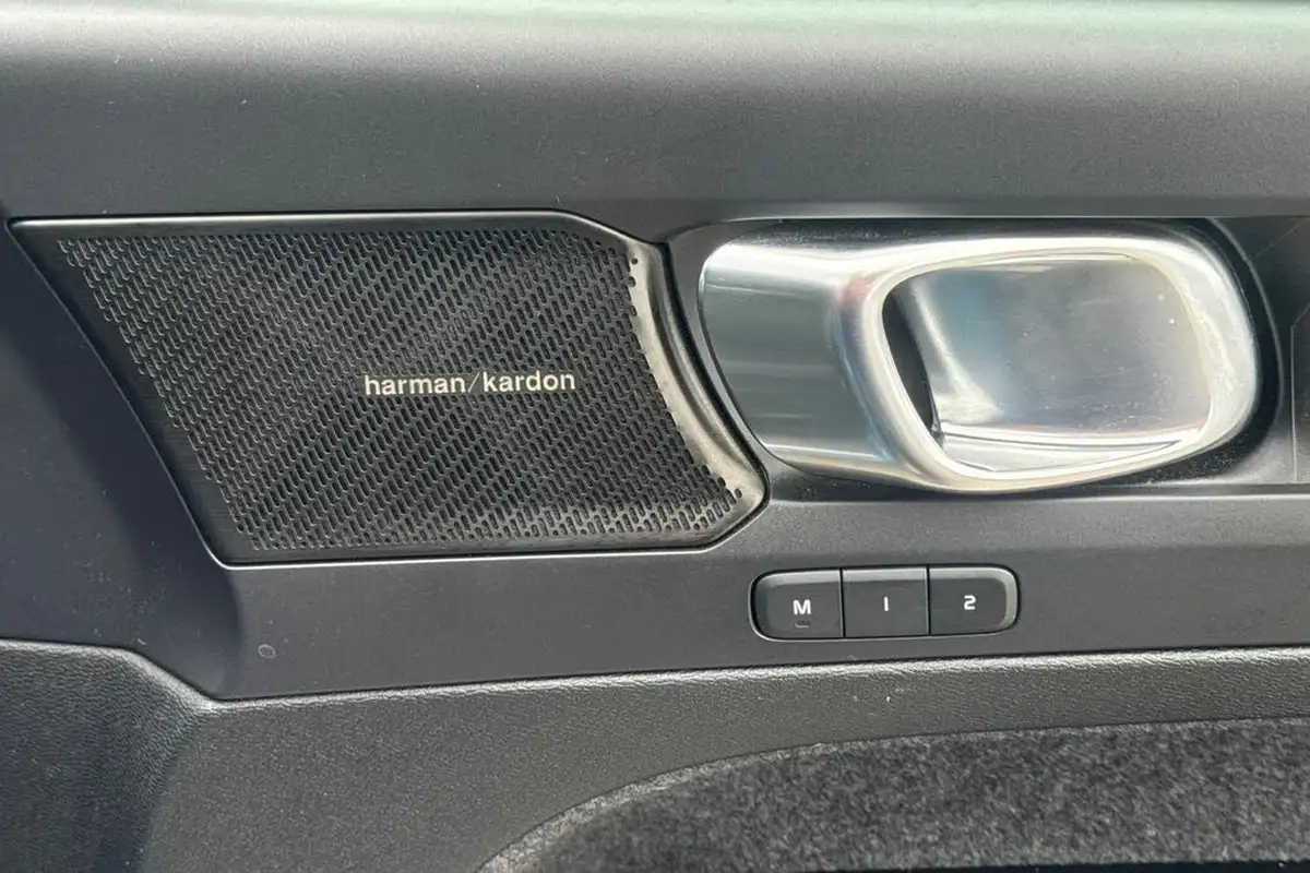 2022-volvo-c40-e-twin-recharge-pro-big-32