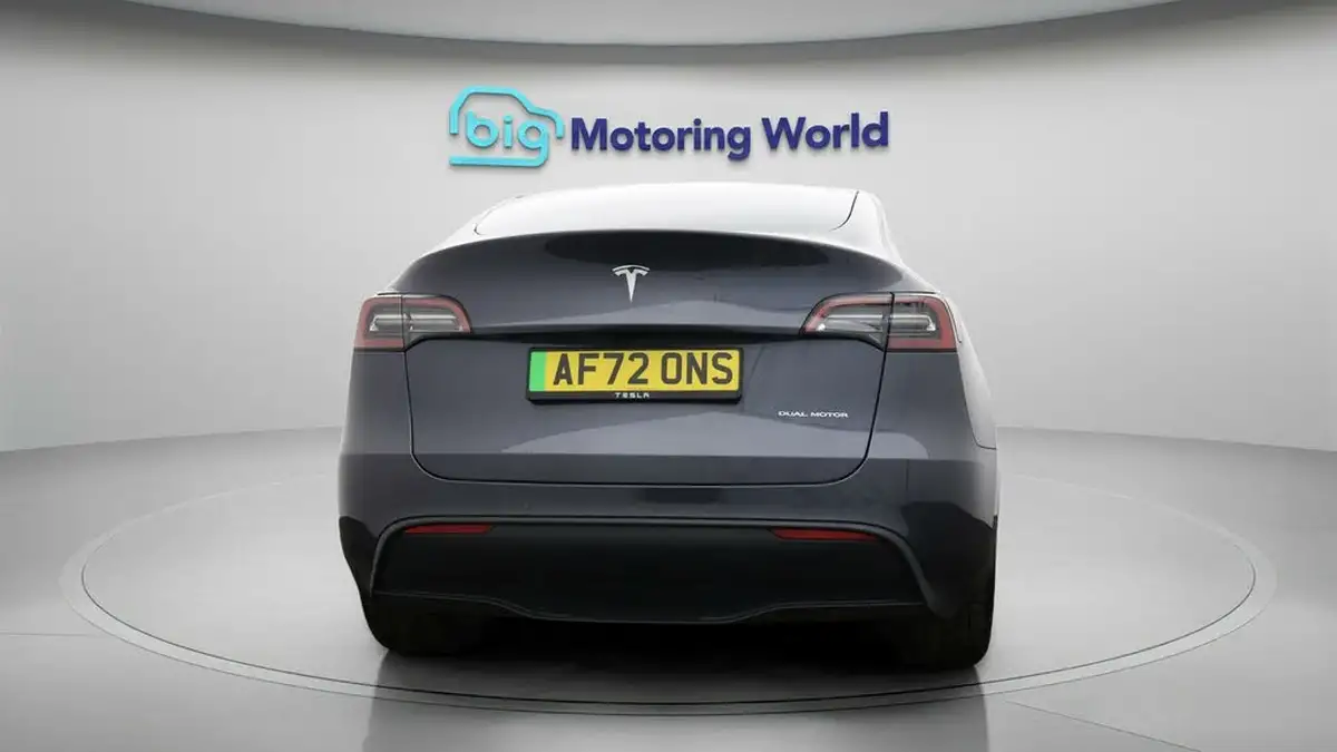 2022-tesla-model-y-e-long-range-big-5