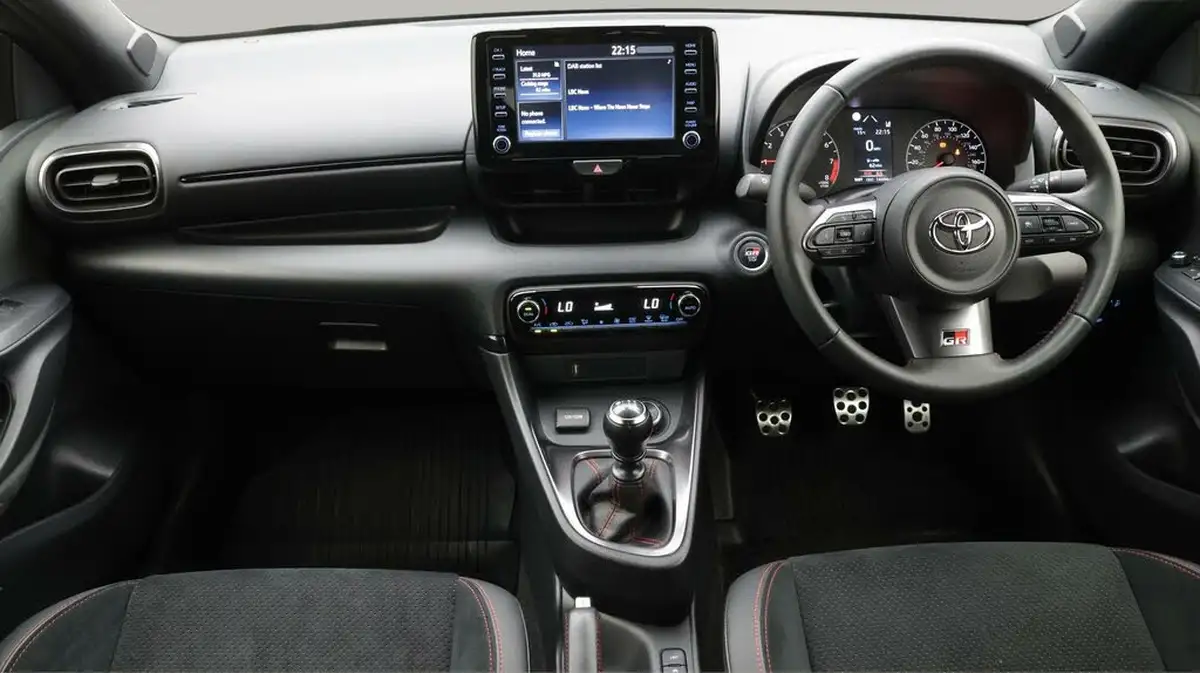 2022-toyota-yaris-16-gr-circuit-pack-big-13