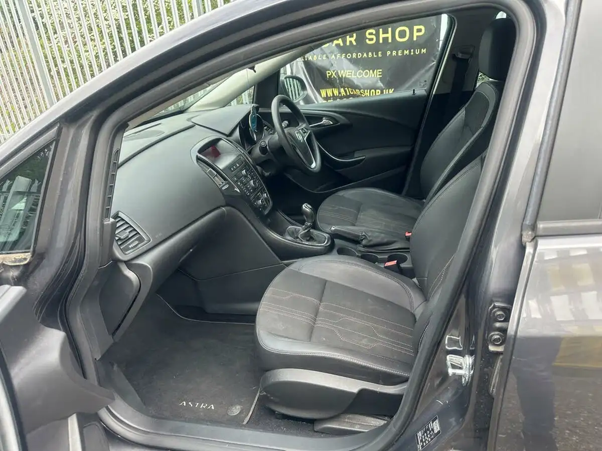 2012-vauxhall-astra-14-active-big-17