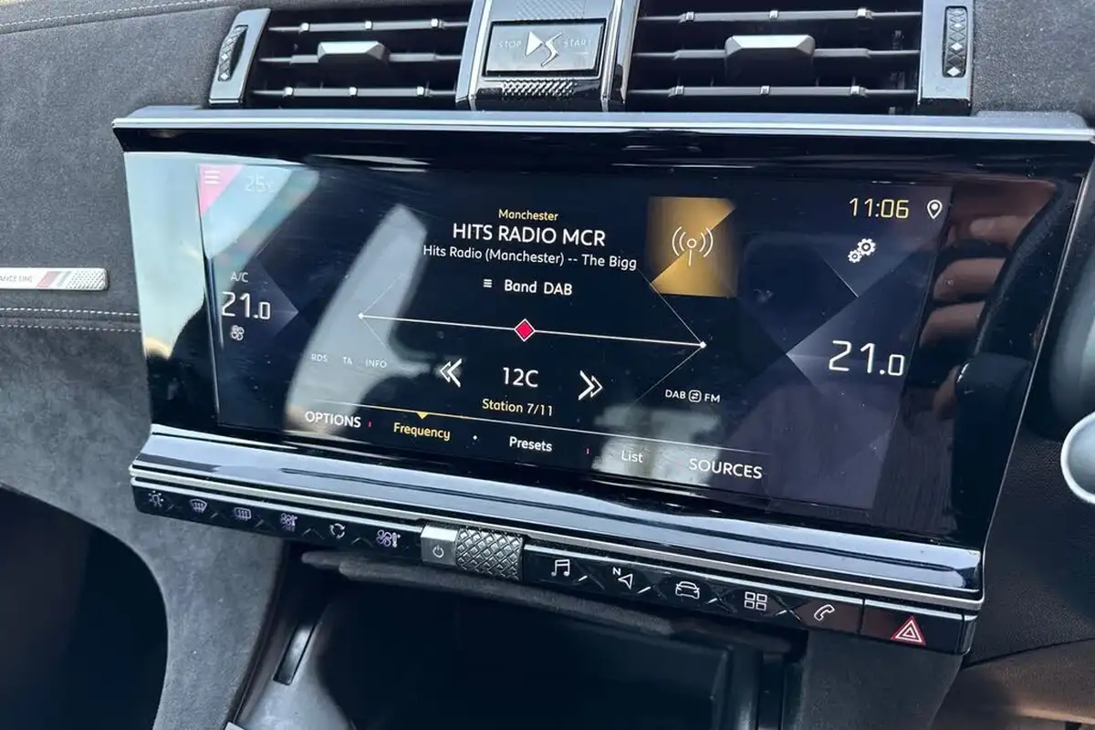 2019-ds-ds-7-crossback-20bluehdi-performance-line-big-44