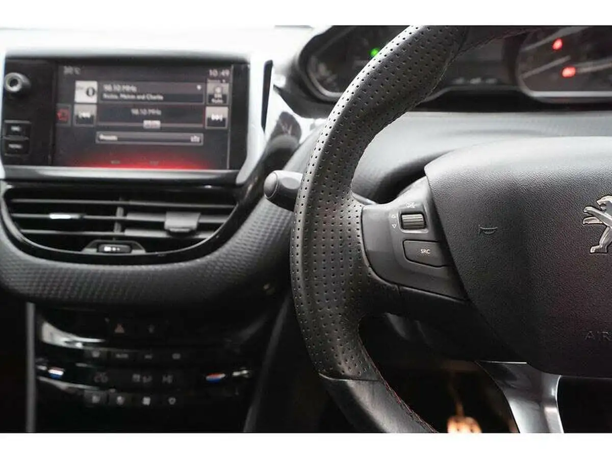 2016-peugeot-208-12-puretech-gt-line-5d-big-27