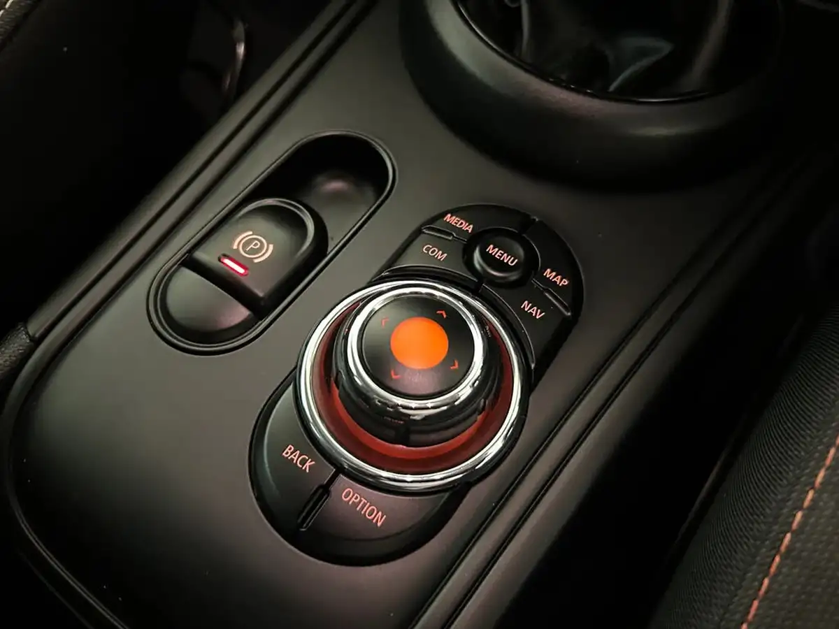 2019-mini-countryman-15-cooper-classic-big-36