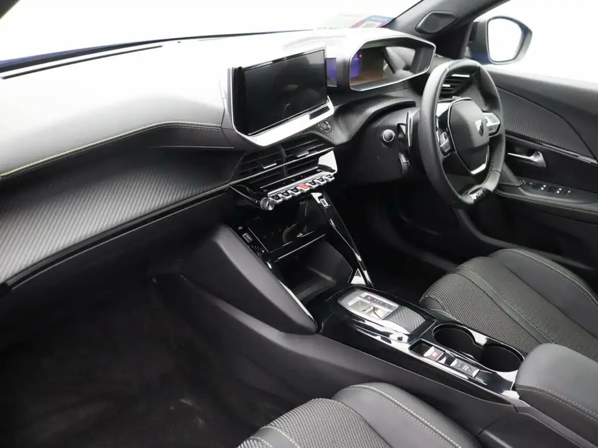2024-peugeot-2008-suv-12-puretech-gt-130ps-eat8-big-10