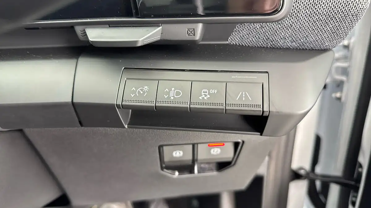 2024-renault-megane-e-tech-e-equilibre-big-24