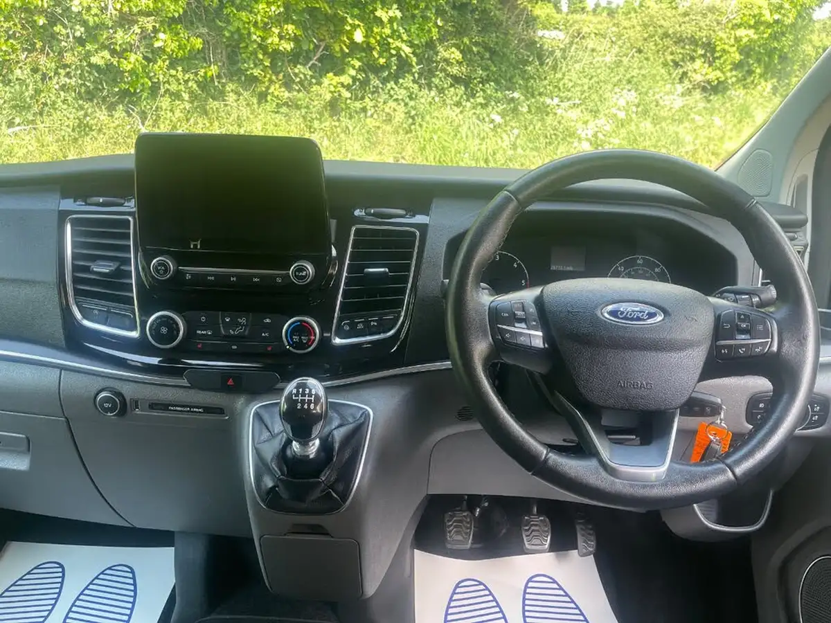 2020-ford-tourneo-custom-big-12