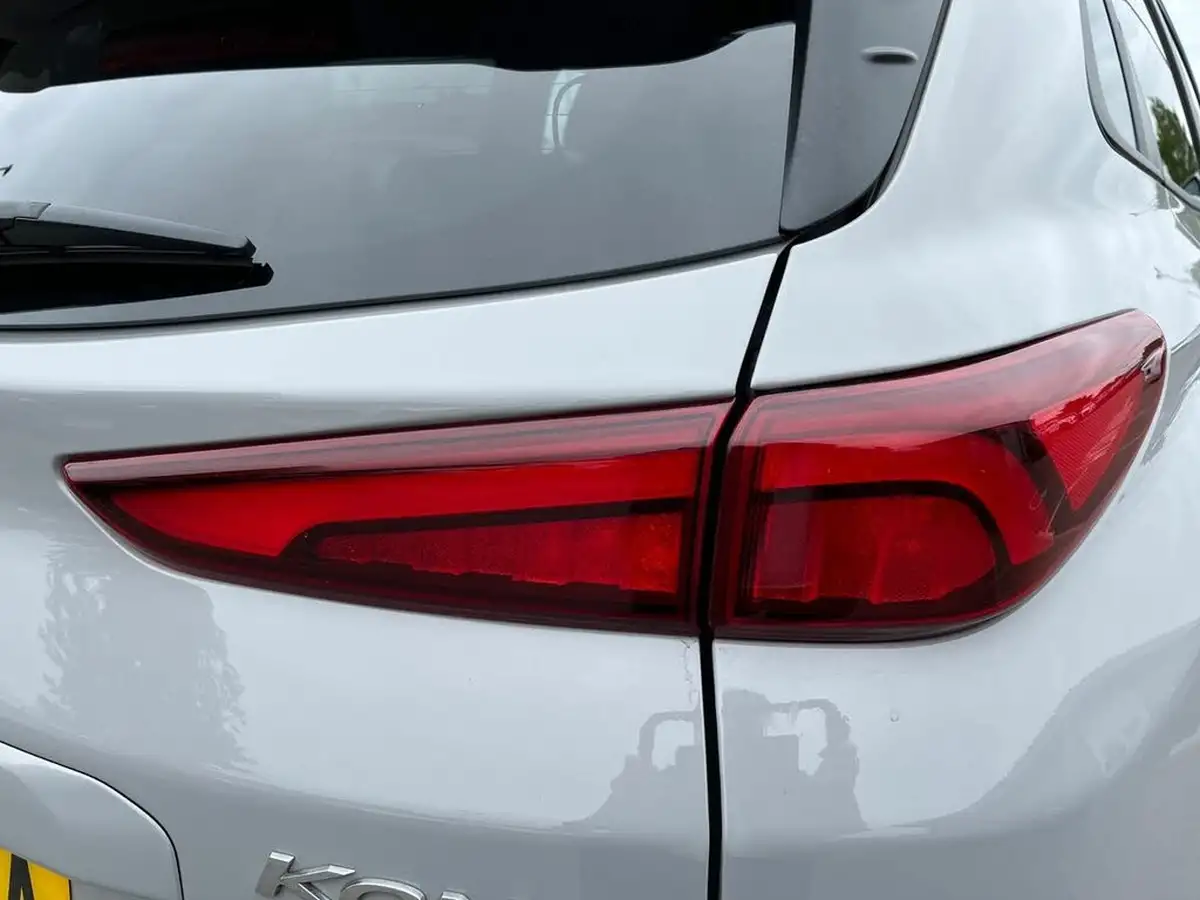 2022-hyundai-kona-e-premium-204ps-64kwh-7kw-obc-big-24