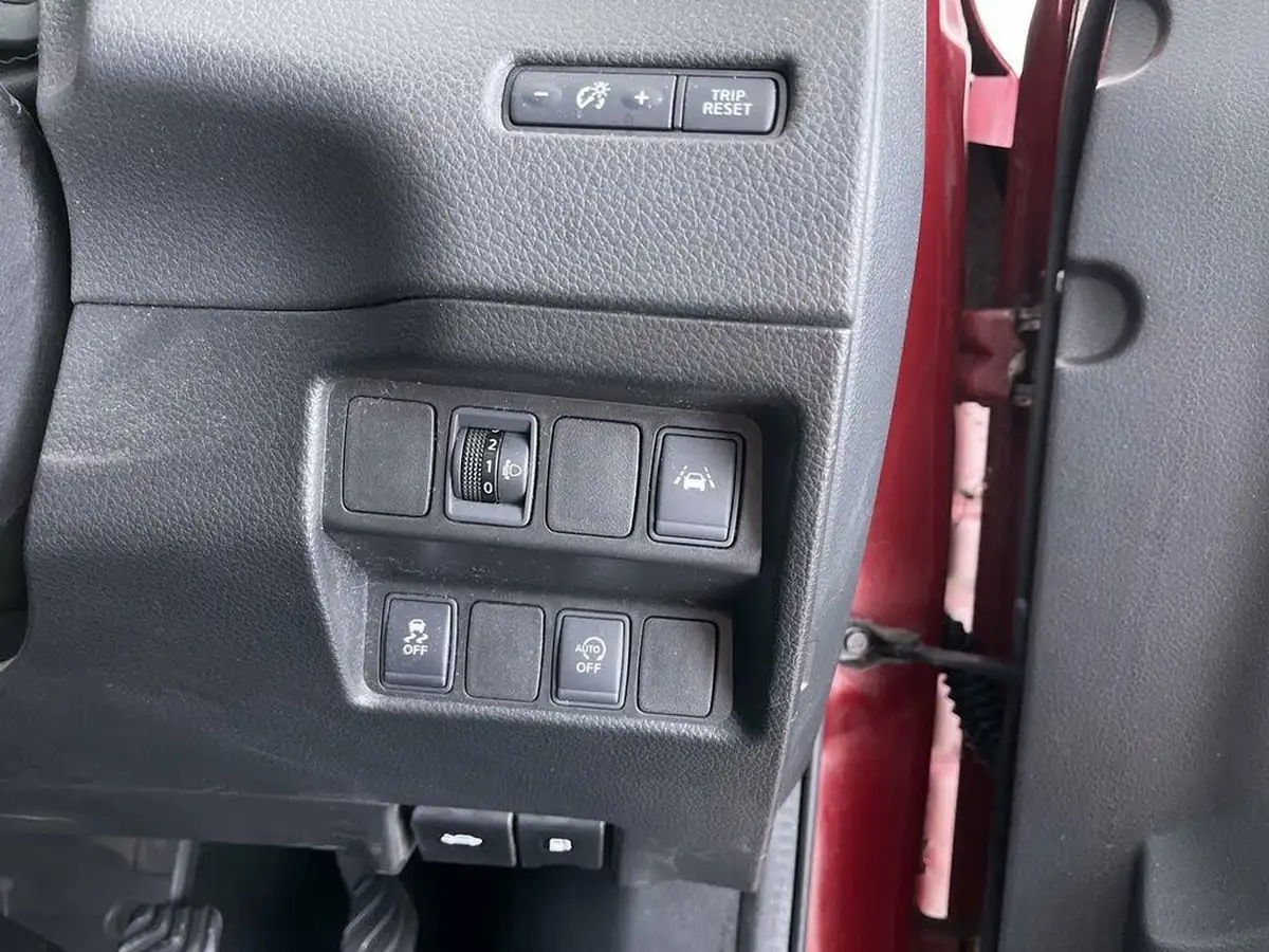 2017-nissan-qashqai-15dci-n-vision-18in-big-48