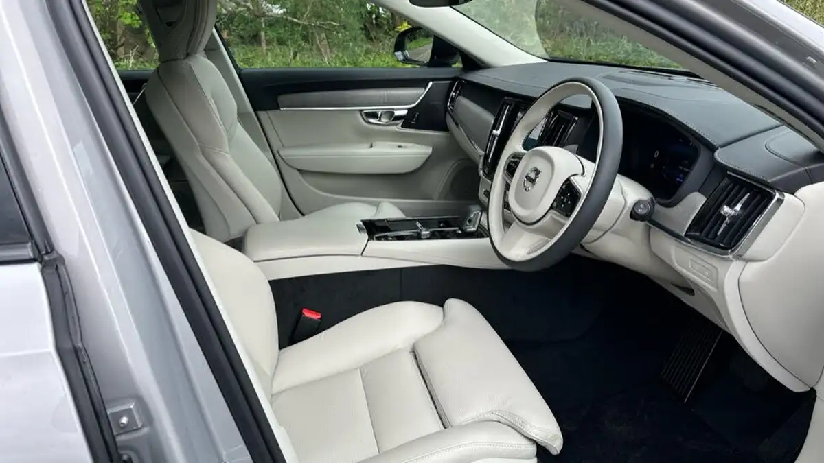 2025-volvo-v90-20-t6-plus-345bhp-dark-big-41