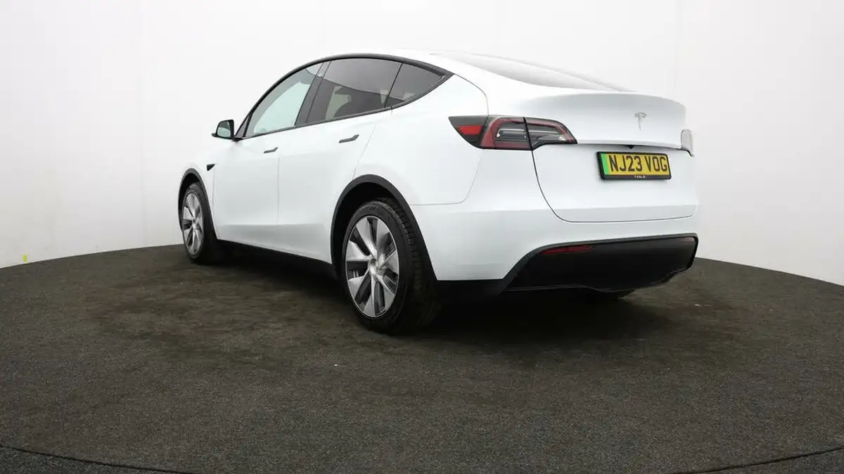 2023-tesla-model-y-e-rwd-big-78