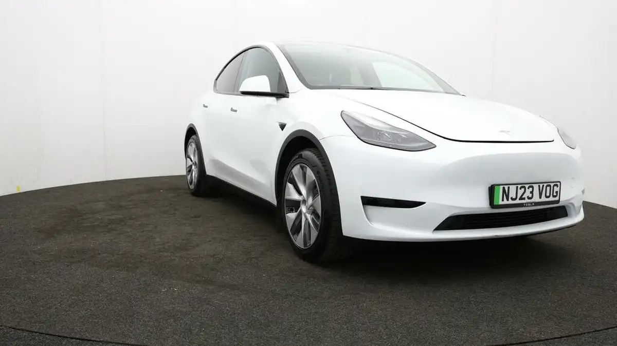 2023-tesla-model-y-e-rwd-big-50