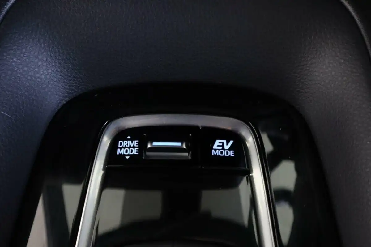 2021-toyota-corolla-18-vvt-i-icon-tech-spare-wheel-touring-sports-5d-big-21