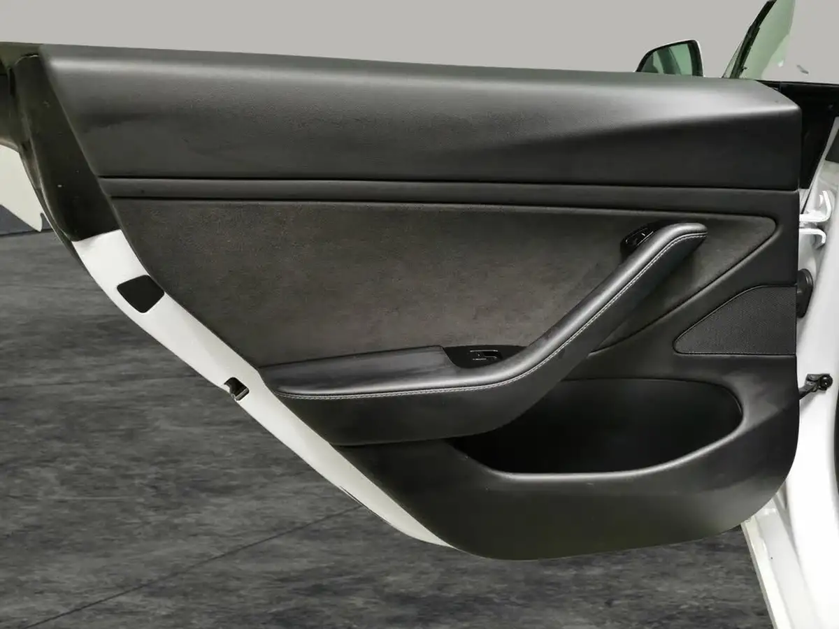 2020-tesla-model-3-e-long-range-big-28