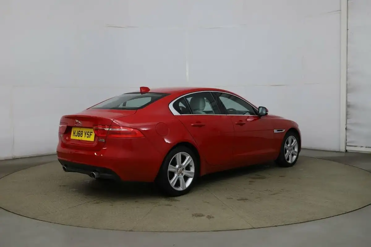 2018-jaguar-xe-20i-portfolio-300ps-awd-1997cc-big-5