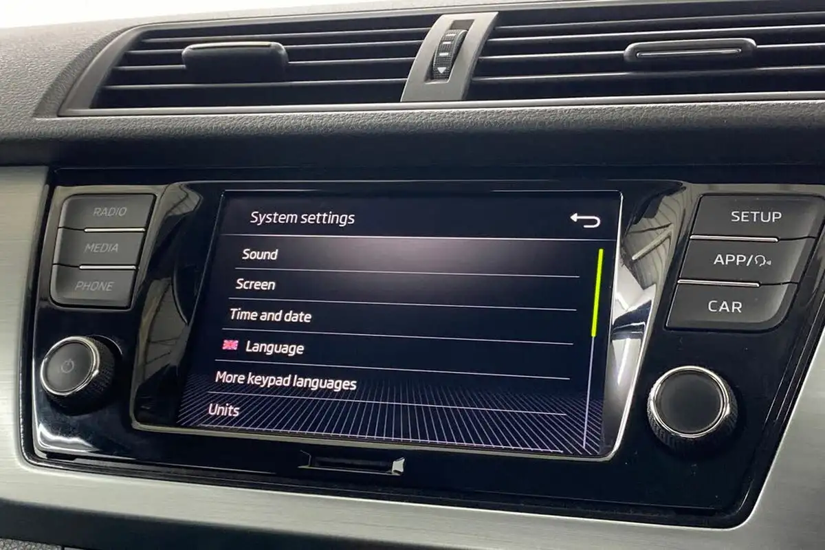 2019-skoda-fabia-10-mpi-se-75ps-ss-hatchback-big-19