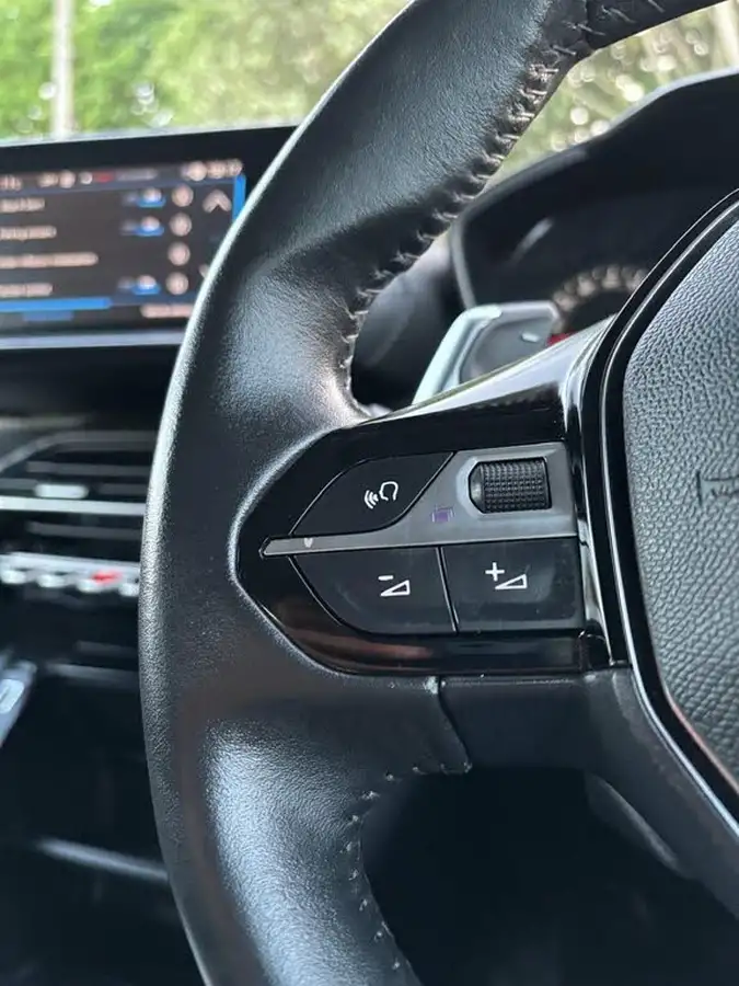 2022-peugeot-208-12-puretech-active-premium-100bhp-eat8-big-14