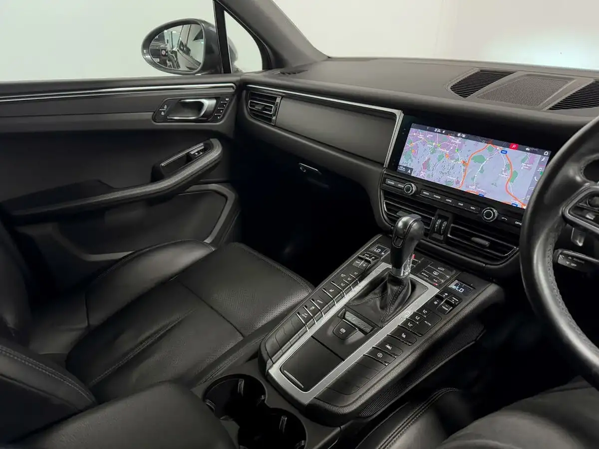 2019-porsche-macan-20-big-25