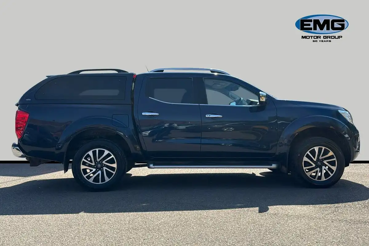 2017-nissan-navara-23dci-tekna-auto-big-2
