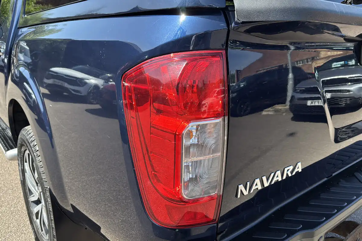 2017-nissan-navara-23dci-tekna-auto-big-24