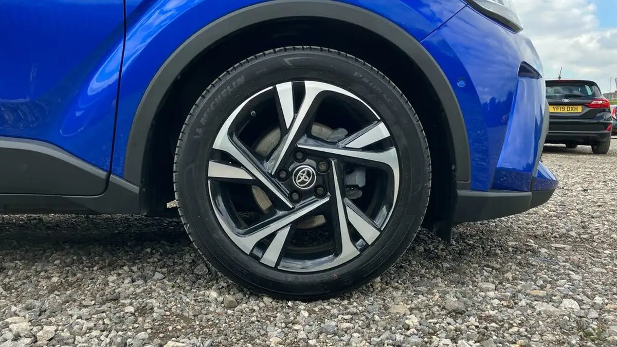 2022-toyota-c-hr-18-vvt-i-design-big-17