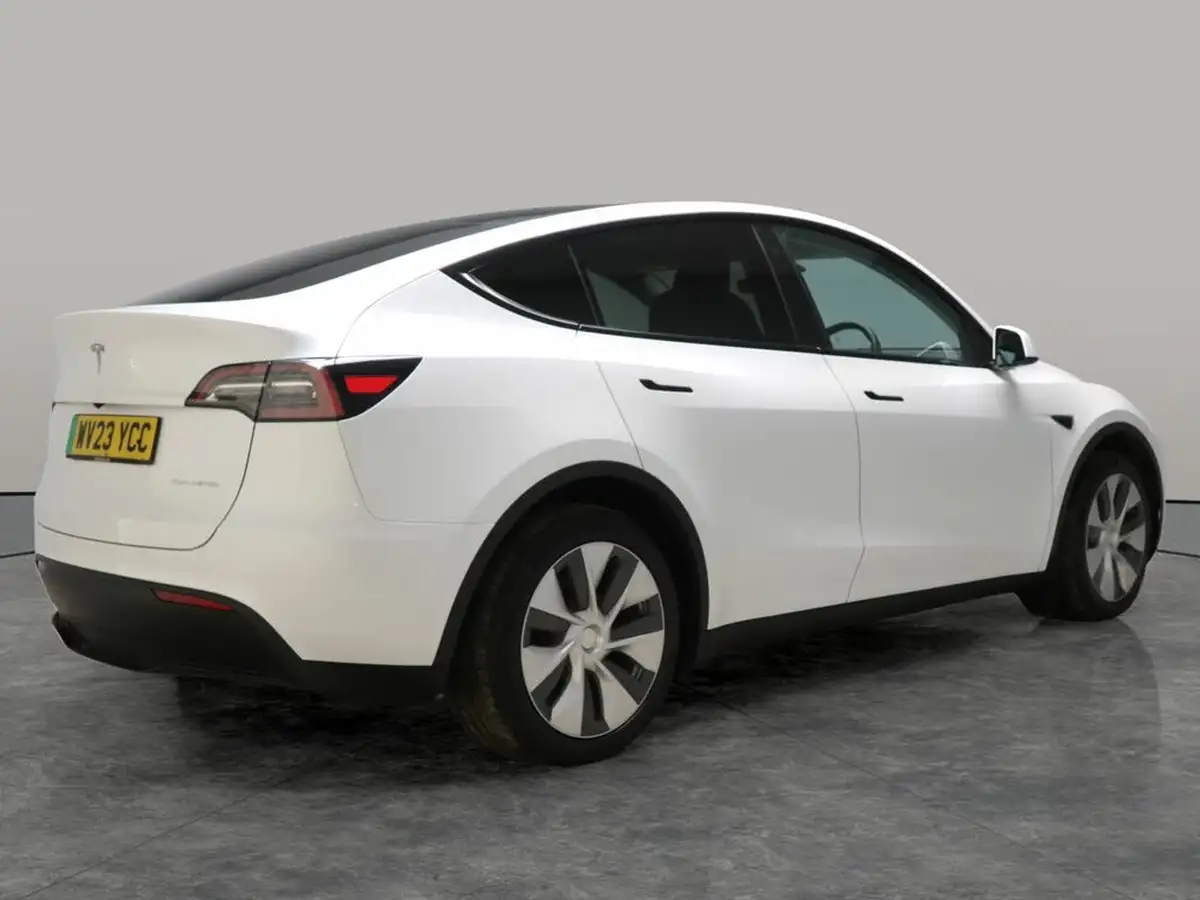 2023-tesla-model-y-e-long-range-big-10