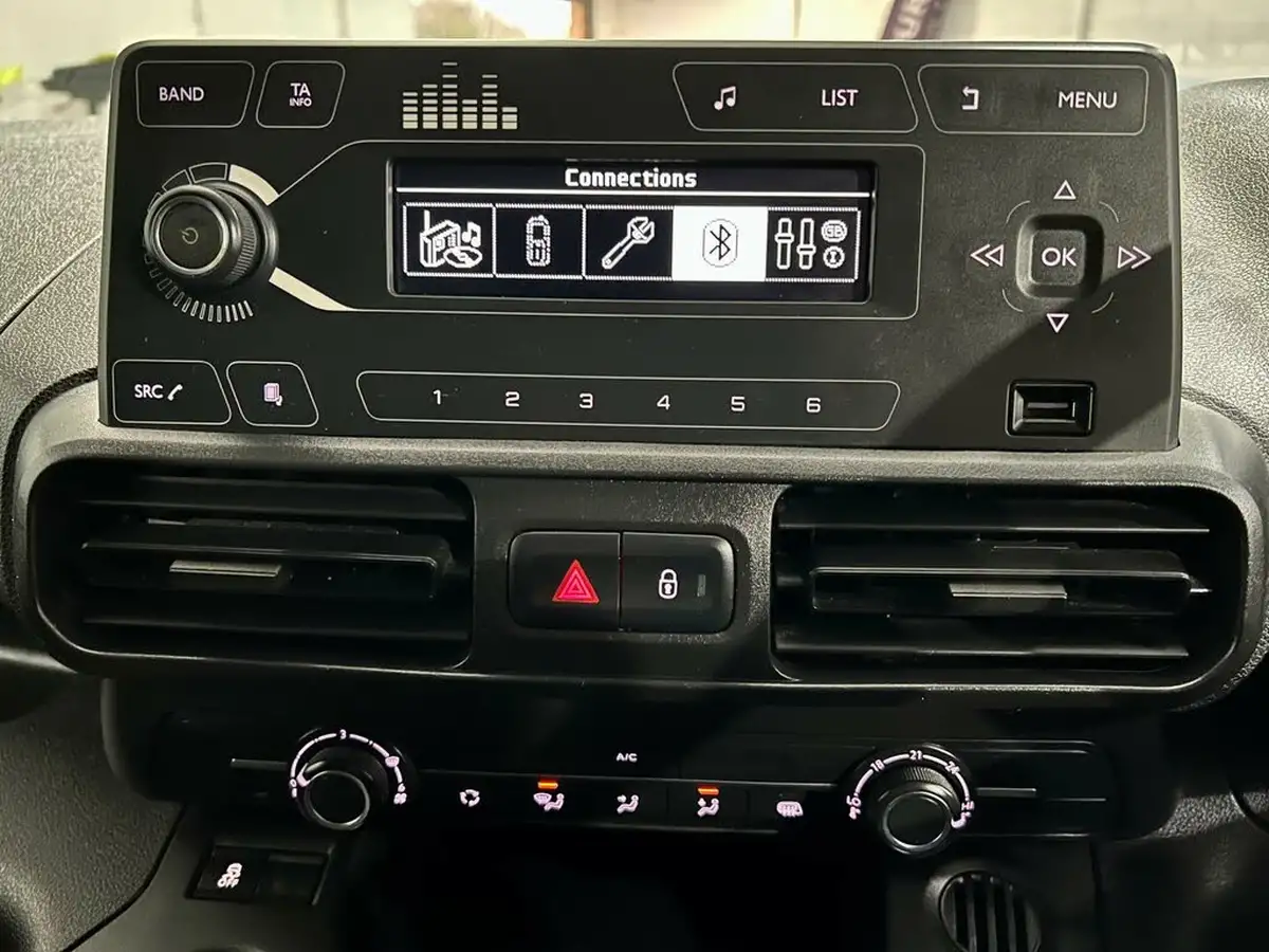 2020-vauxhall-combo-15cdti-sportive-2300-100pseu6d-t-l2h1-panel-big-26
