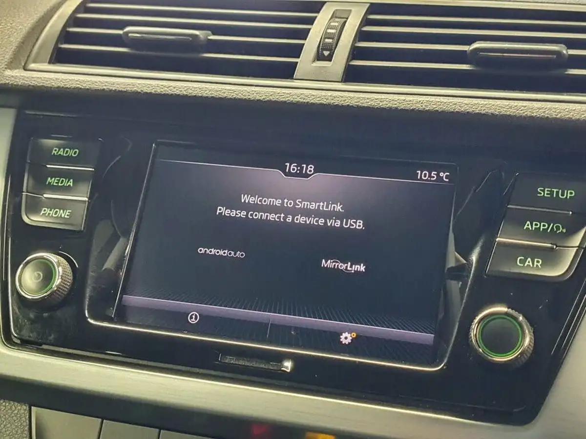 2019-skoda-fabia-10-tsi-colour-edition-big-44